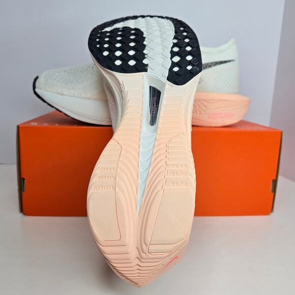 Nike ZoomX Vaporfly Next% 3 Crimson Tint Size 11 Men - Picture 3 of 8